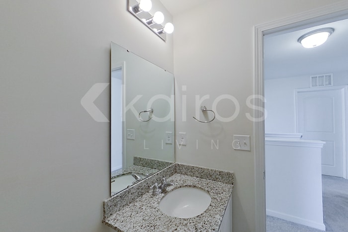 Building Photo - 2051 Country Pl