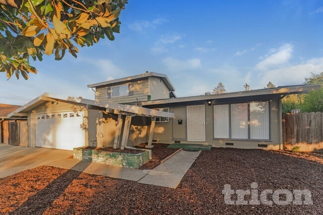 Building Photo - 1724 Hemlock St