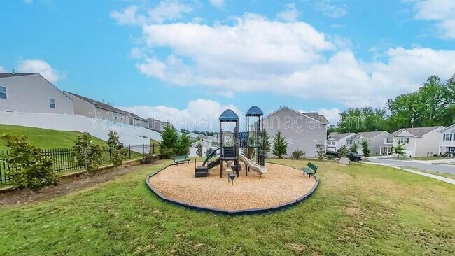 Building Photo - 1525 Lilly Springs Pl