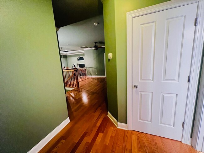 Building Photo - 584 Summerhill Dr