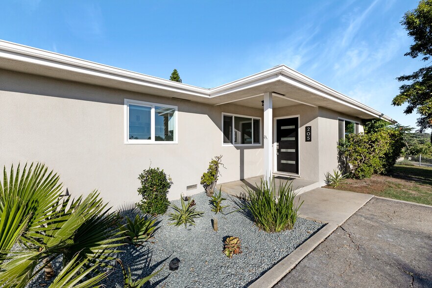 Primary Photo - 205 Plymouth Dr