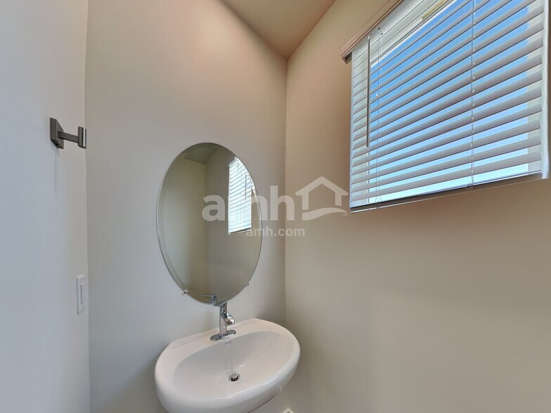 Building Photo - 4672 W Ore Strm Rd