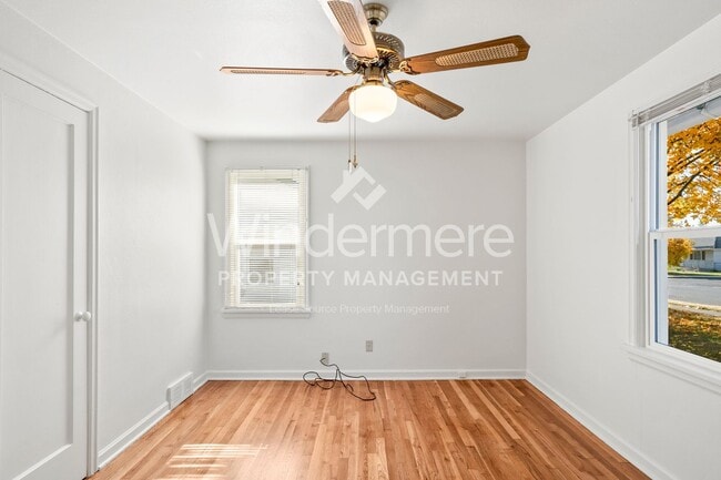 Building Photo - ***COMING SOON***Darling 2 bedroom, 1 bath Home In Spokane