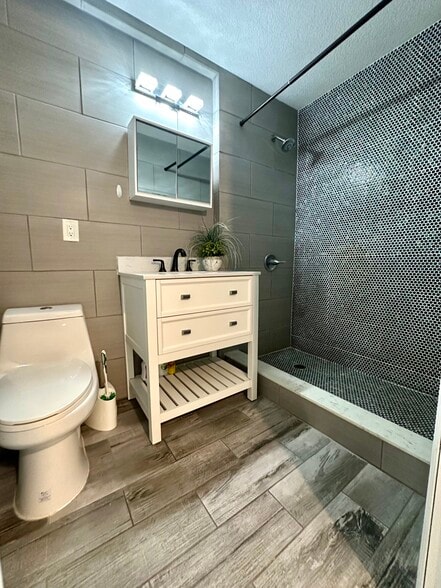 Master Bath - 423 Ololu Dr