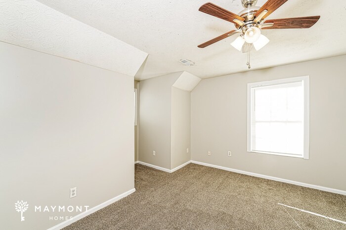 Building Photo - 656 15th Ct NW