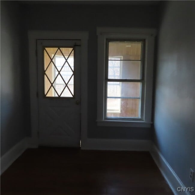 Building Photo - 540 Teall Ave