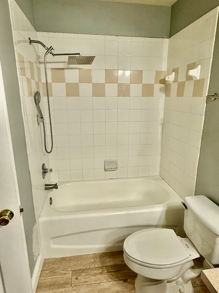 Building Photo - 6506 Swissco Dr