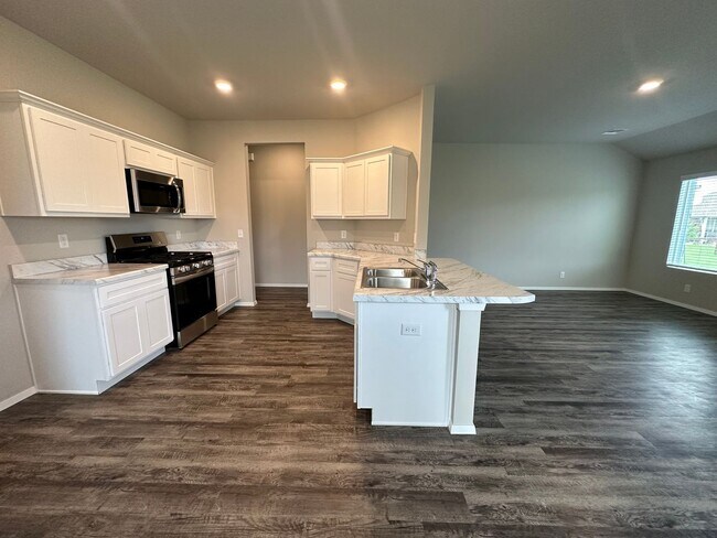 Building Photo - Quiet cul-da-sack - 3 bed 2 bath 2 car garage