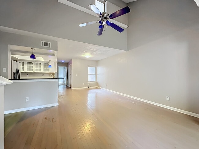 Building Photo - 2857 Wonderwood Ln