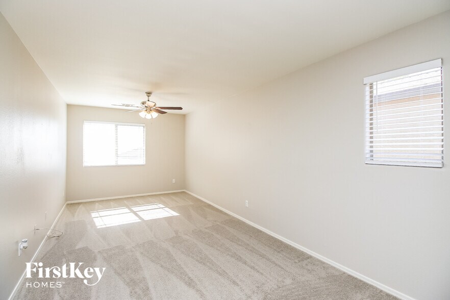 Building Photo - 1858 E Omega Dr