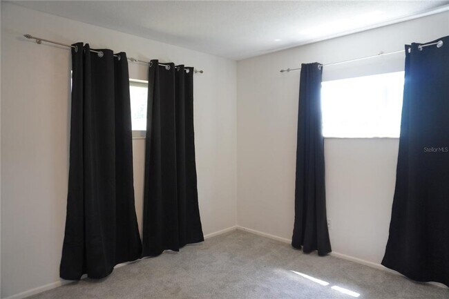 Building Photo - 401 Palm Springs Dr