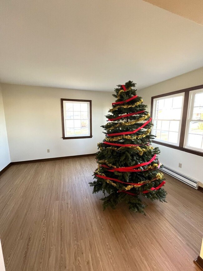 Building Photo - 8298 Scenic Dr