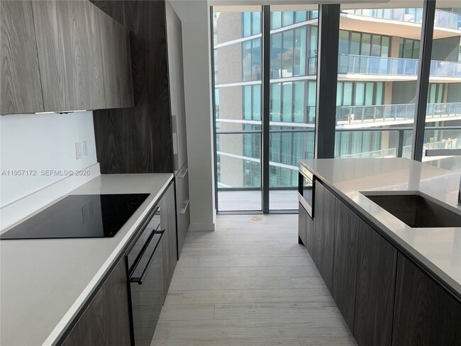 Building Photo - 480 NE 31st St