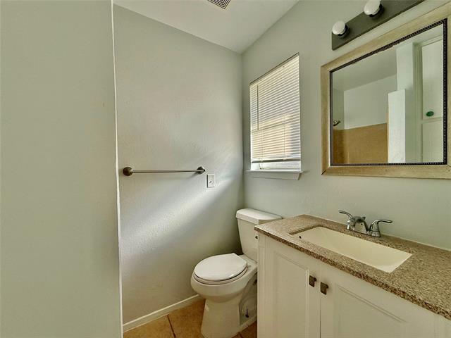 Building Photo - 2112 Tanglewood St