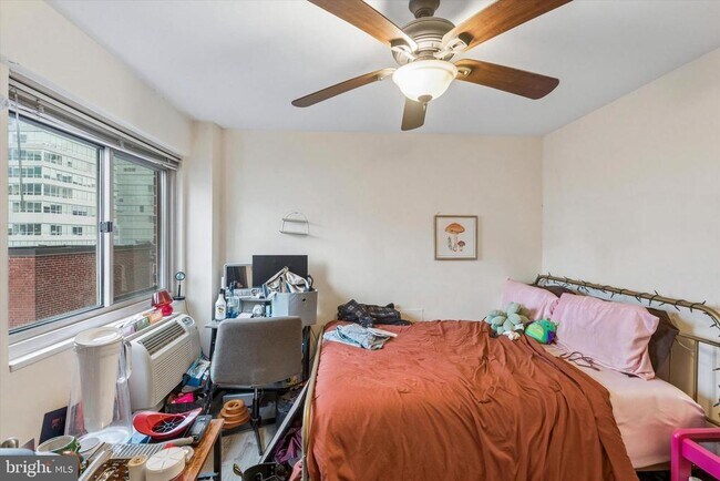 Building Photo - 2101 Chestnut St