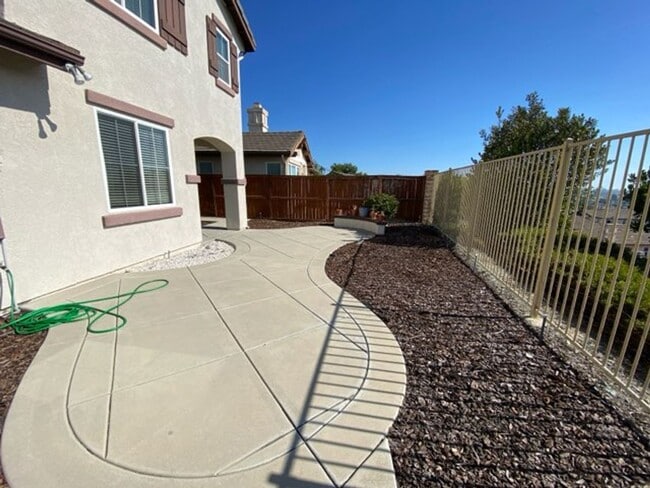Building Photo - Great 5 Bd/3Bth in the San Marcos Santa Fe...