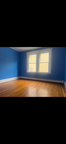 Building Photo - 76 Porter St