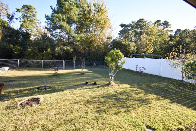 Building Photo - 717 W Perry Rd