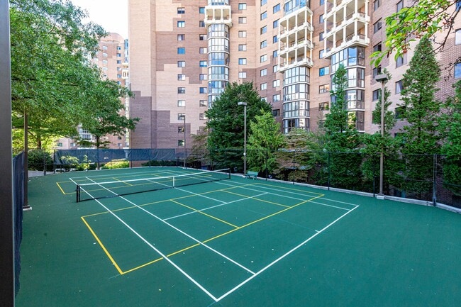 Building Photo - 1600 N Oak St