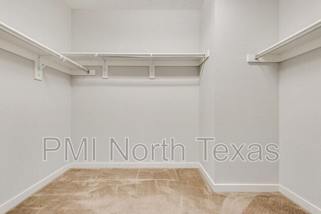 Building Photo - 1900 Spoonbill Dr