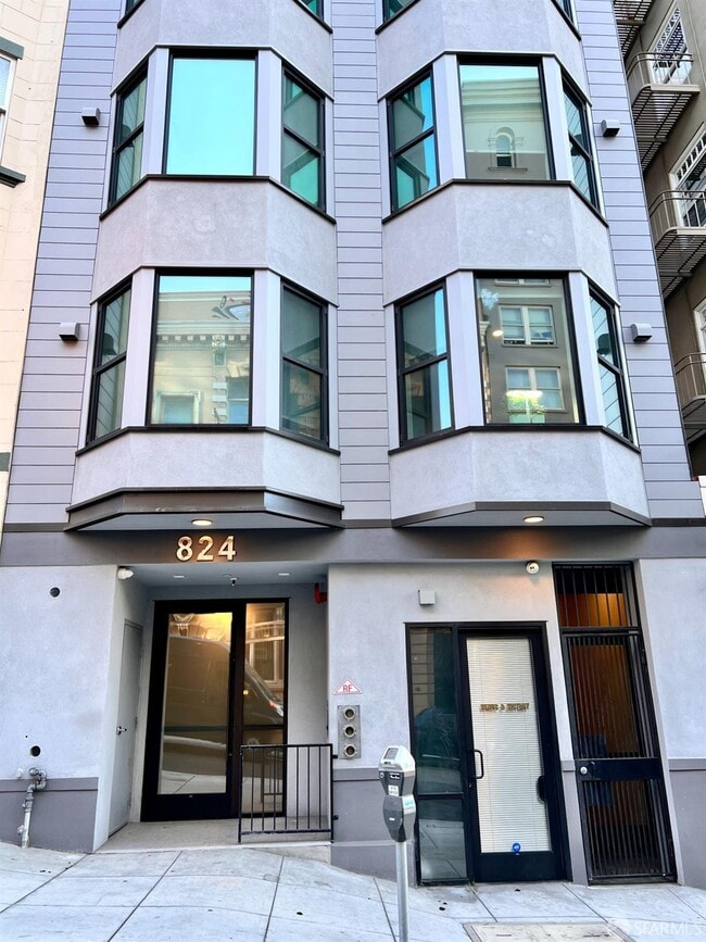 Building Photo - 824 Hyde St