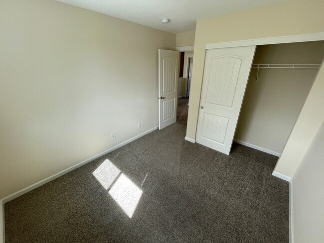 Building Photo - 419