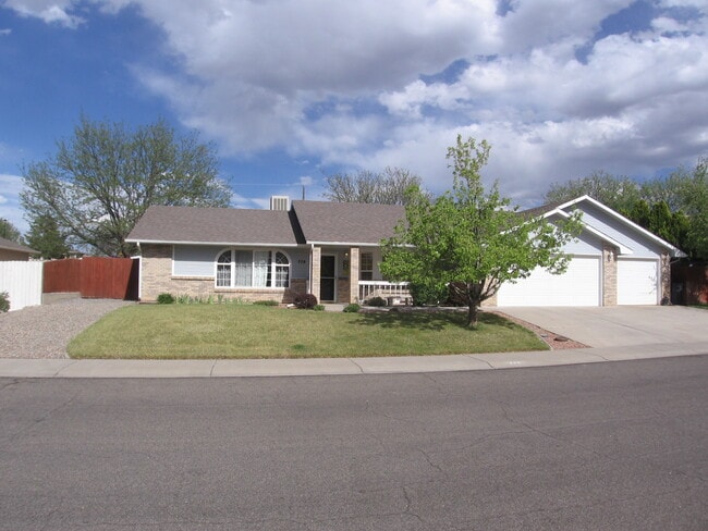 Building Photo - 778 Jade Ln