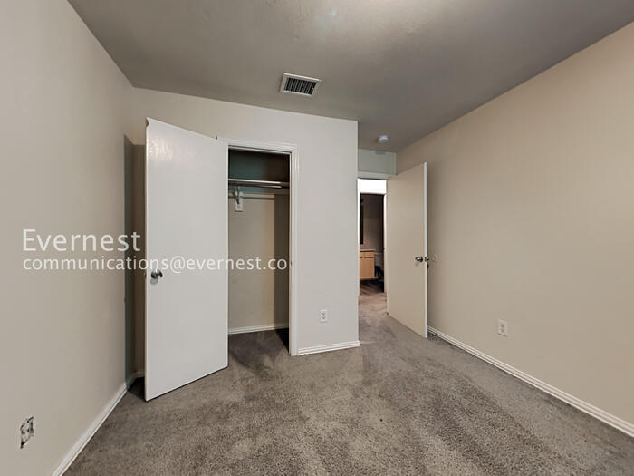 Building Photo - 320 Ezekial Ave