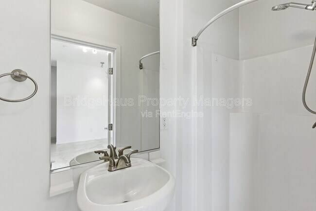 Building Photo - 4147 Bachman Pl