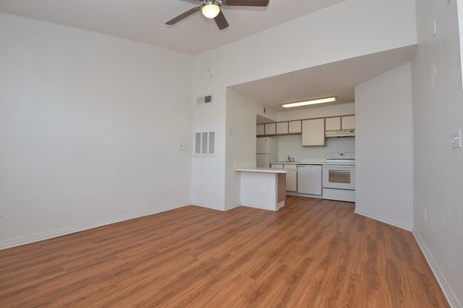 Building Photo - 1/1 Condo in Villas Del Sol ~ Gated Comm w/ Resort-Style Amenities!