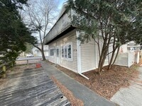 Building Photo - Nice and Spacious 1 Bedroom 1 Bath with Attached 1 Car Garage located in Wauconda!