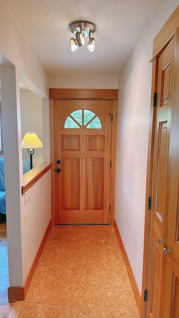 Building Photo - Available late August: this spacious 3brm/2 bath rambler near Whatcom Falls Park