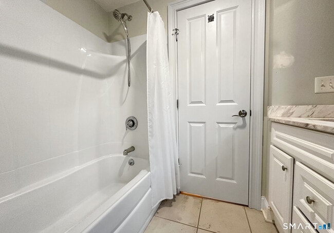 Building Photo - 8 Woodside Ave