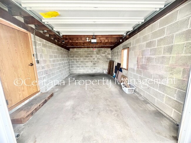 Building Photo - RARE FIND- Available 4 bedroom 1 1/2 bathr...