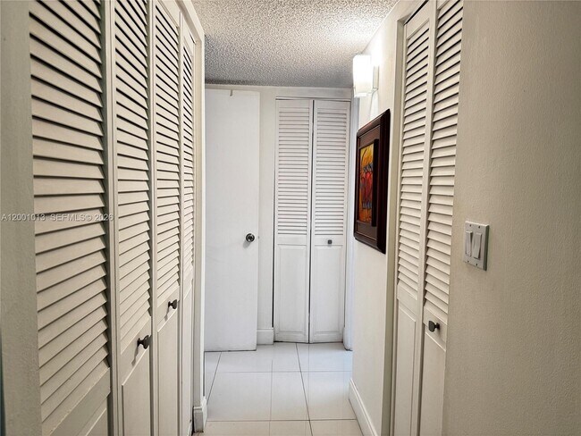 Building Photo - 18151 NE 31st Ct