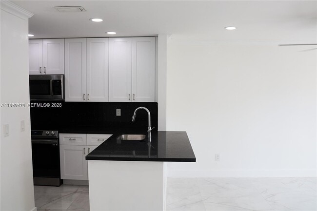 Building Photo - 2550 W 67th Pl