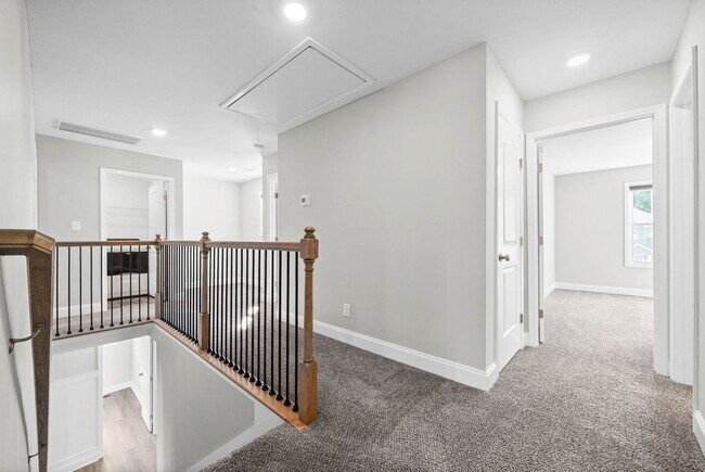 Building Photo - Pet Friendly Four Bedroom!