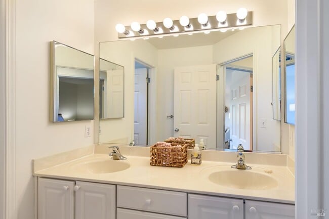 Building Photo - 13 Laurel Glen Terrace