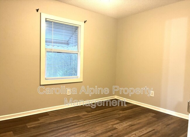 Building Photo - 601 Dundeen Dr