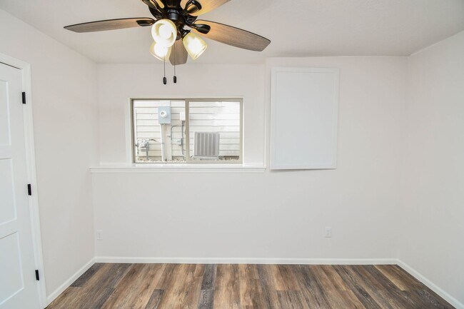 Building Photo - 5 Bedroom 3 Bathroom Single Family Home North Sioux Falls!