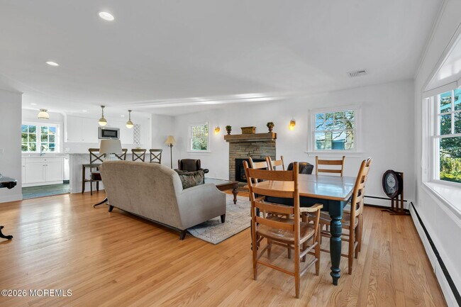 Building Photo - 723 Pitney Dr