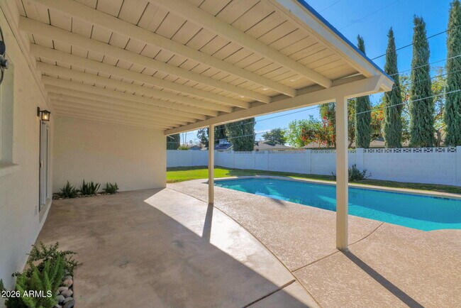 Building Photo - 501 W Seldon Ln