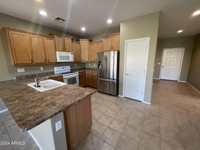 Building Photo - 42550 W Candyland Pl
