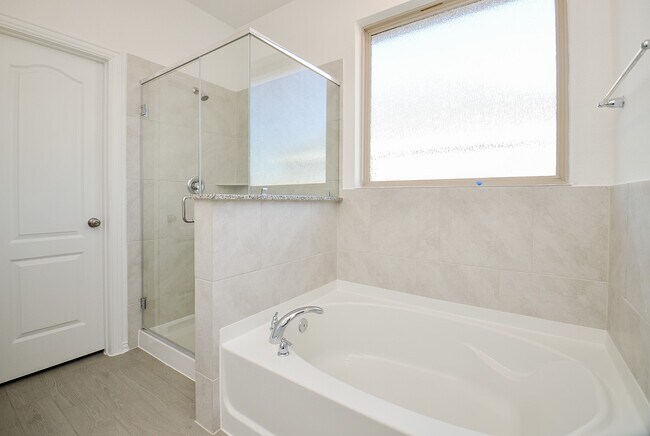 Building Photo - 7919 Royal Palm Dr