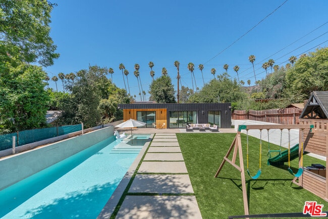 Building Photo - 5265 Dahlia Dr