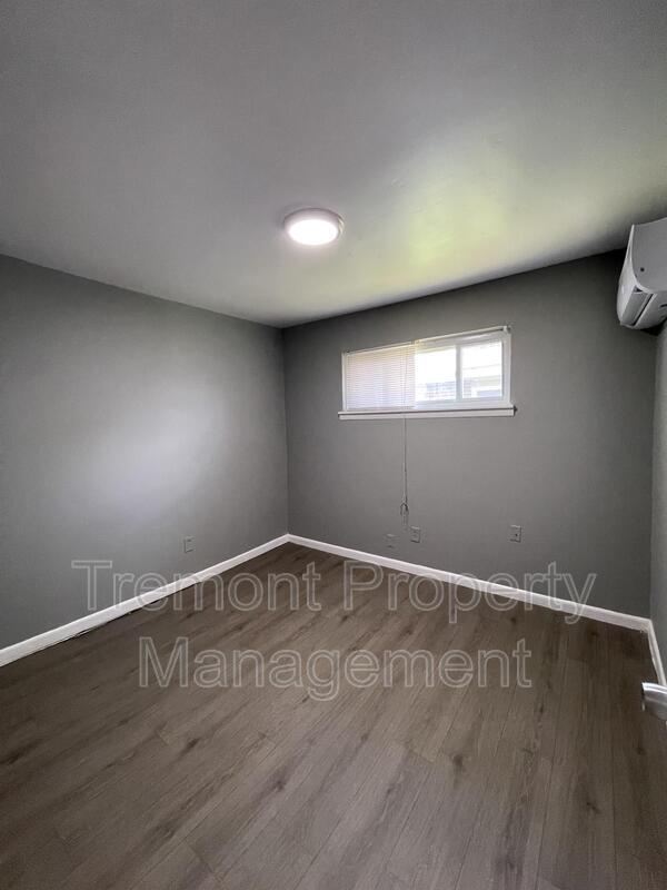 Building Photo - 1912 Walker Ave