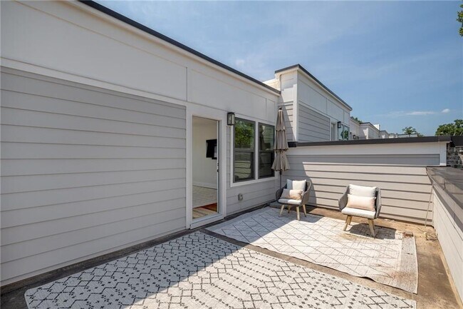 Building Photo - 2143 Burnside Dr NW