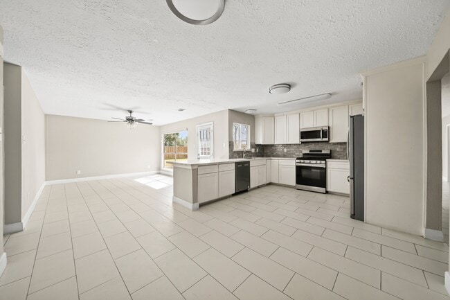 Building Photo - 7010 Pembrough Ln