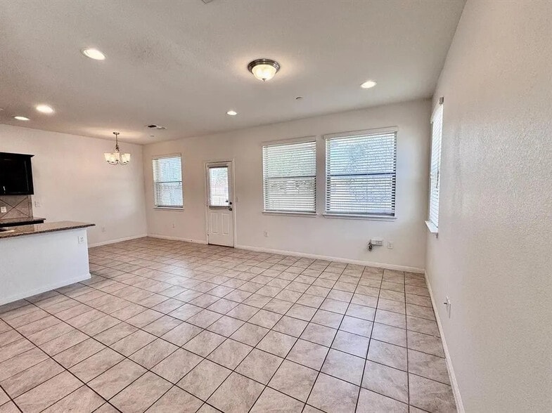 Building Photo - Room in Townhome on Zodiac Ln