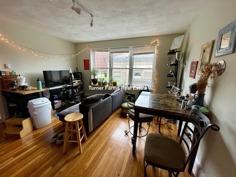 Primary Photo - 406 Highland Ave